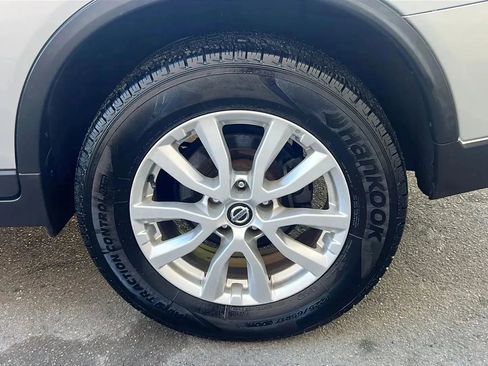 Used 2019 Nissan Rogue SV AWD/4WD image 11