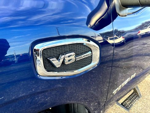 Used 2017 Nissan Titan SV image 10