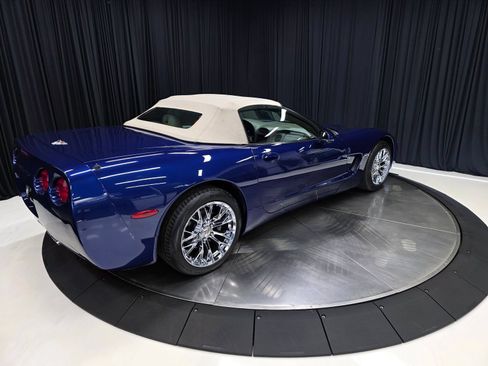 Used 2004 Chevrolet Corvette Convertible w/ Preferred Equipment Group RWD image 12