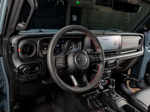 Used 2024 Jeep Wrangler Unlimited Rubicon image 17