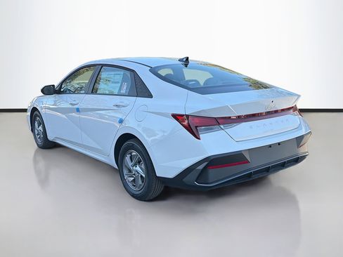 New 2026 Hyundai Elantra SE image 5