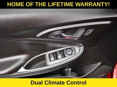 Used 2019 Chevrolet Malibu LT w/ Leather Package FWD image 13