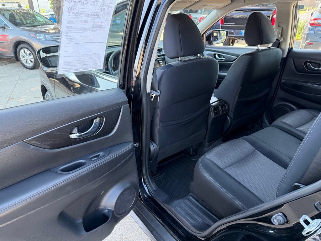 Used 2017 Nissan Rogue S AWD/4WD image 12
