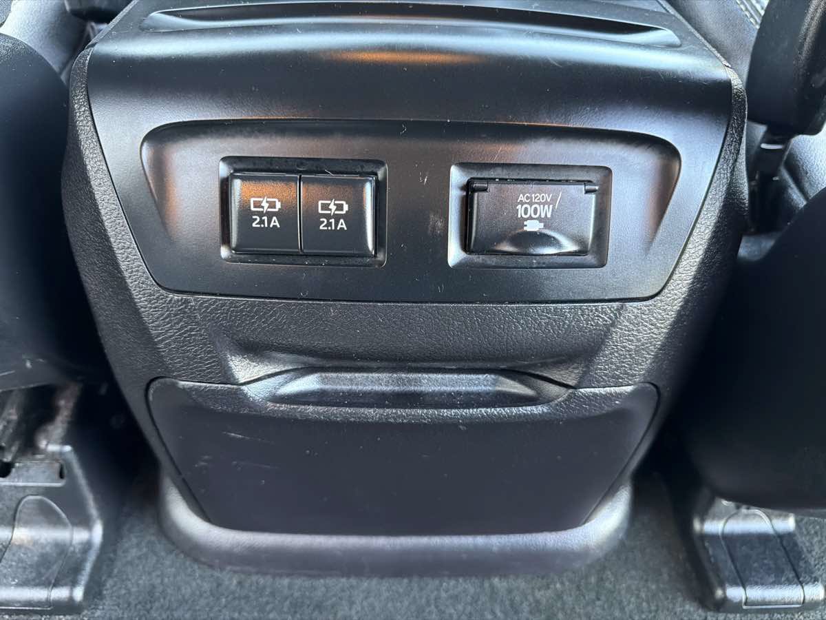 Used 2018 Toyota Sienna SE FWD image 31
