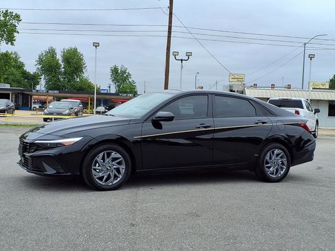 Used 2025 Hyundai Elantra Hybrid FWD image 15