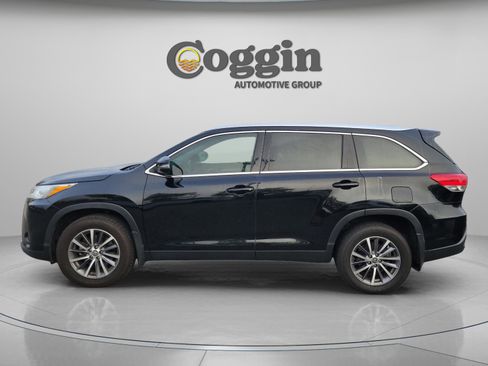 Used 2019 Toyota Highlander XLE image 2