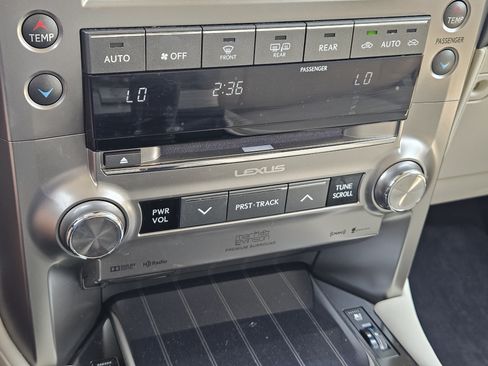 Used 2020 Lexus GX 460 Luxury w/ Accessory Package AWD/4WD image 19