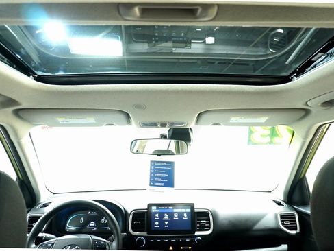 Certified 2023 Hyundai Venue SEL image 20