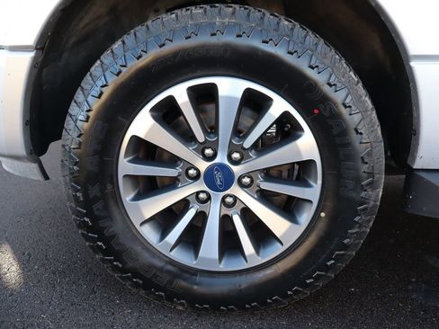 Used 2017 Ford Expedition XLT image 42