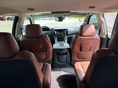 Used 2018 Cadillac Escalade Premium Luxury AWD/4WD image 22