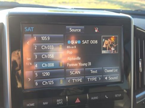 Used 2018 Toyota Land Cruiser image 20