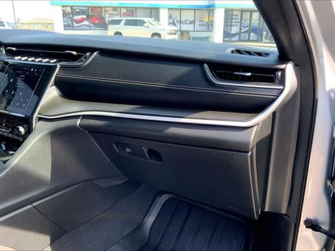 Used 2023 Jeep Grand Cherokee L Laredo image 19