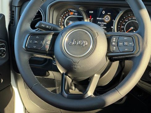 Used 2025 Jeep Wrangler Unlimited Rubicon image 12