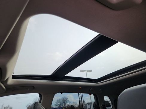 Used 2021 Nissan Rogue SV w/ Premium Package image 25