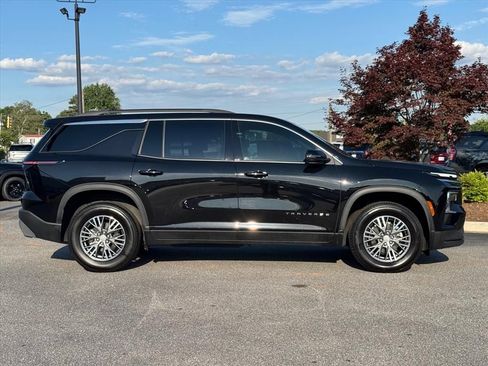 Used 2026 Chevrolet Traverse LT FWD image 2