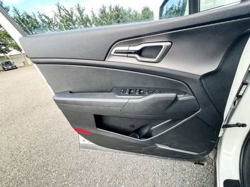 Certified 2024 Kia Sportage LX image 18