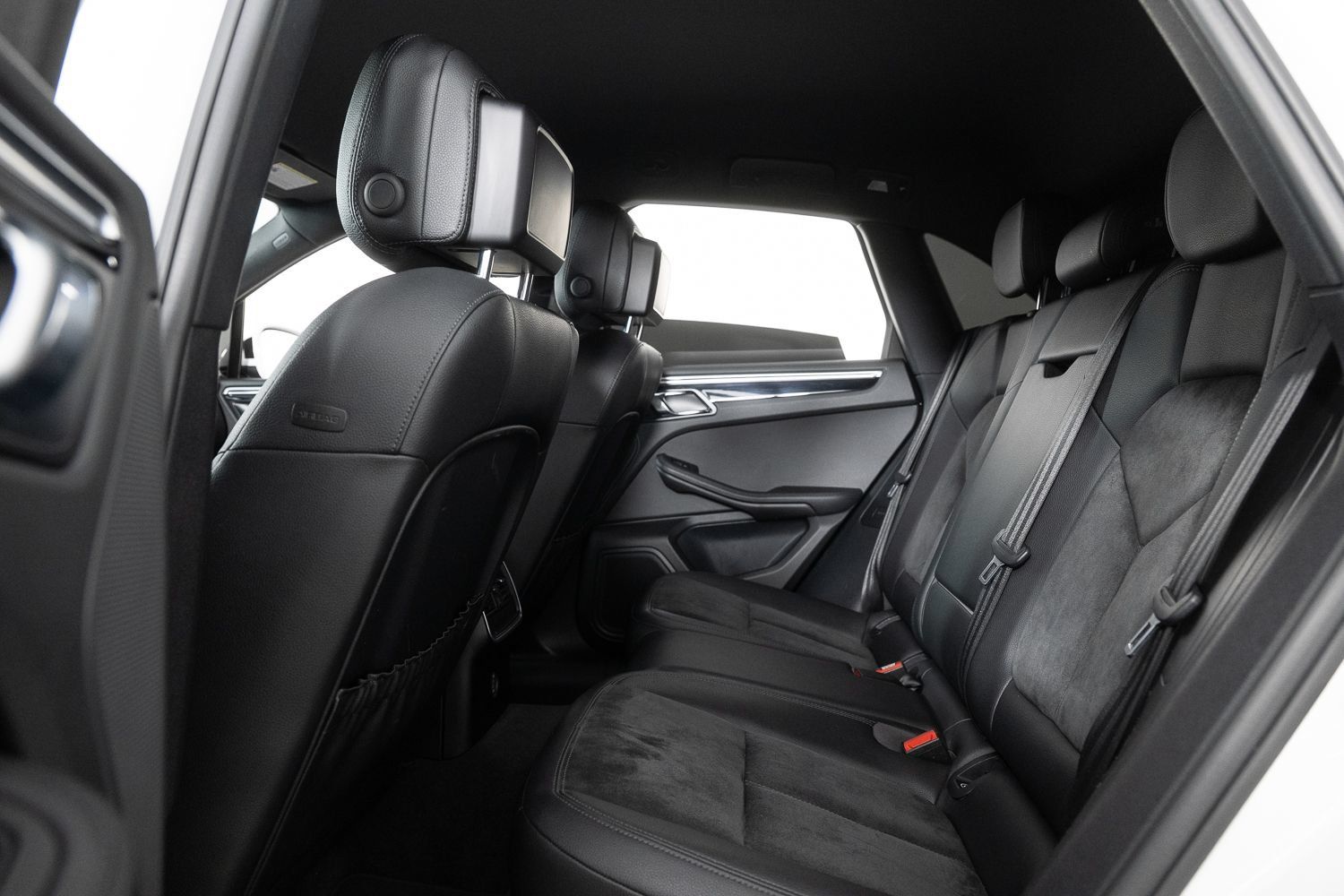 Used 2018 Porsche Macan AWD/4WD image 18