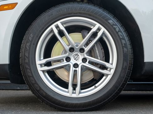 Certified 2022 Porsche Macan AWD/4WD image 12