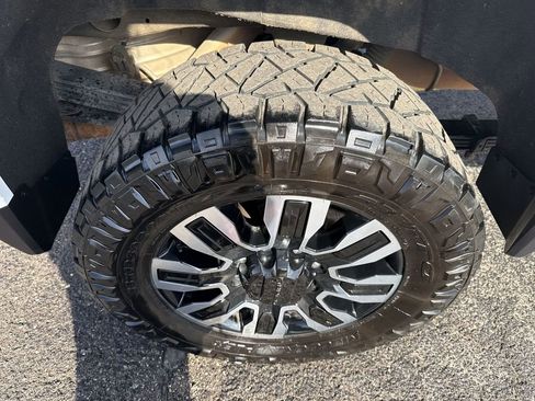 Certified 2024 GMC Sierra 2500 Denali Ultimate image 40