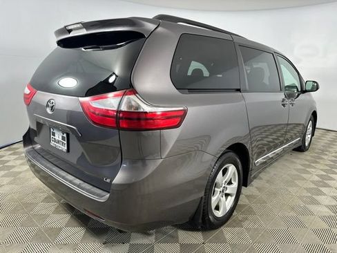 Used 2019 Toyota Sienna LE w/ Protection Package FWD image 7