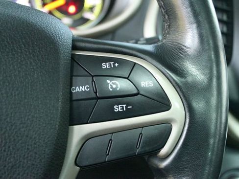 Used 2016 Jeep Cherokee Latitude image 16