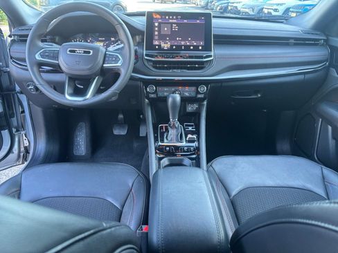 Used 2025 Jeep Compass Trailhawk AWD/4WD image 32
