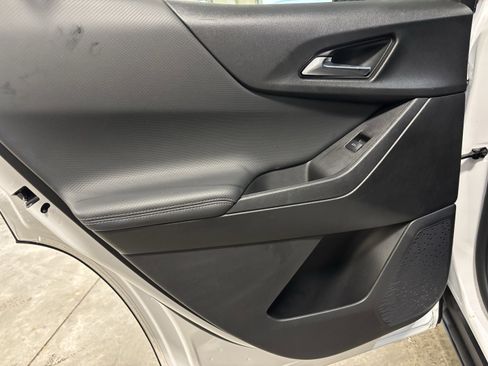 Used 2025 Chevrolet Equinox LT w/ Convenience Package II image 6