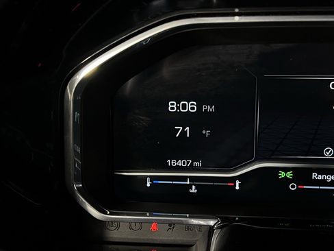 Used 2023 GMC Sierra 1500 SLE image 17