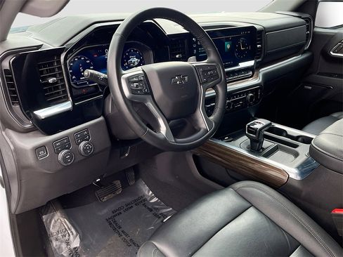 Used 2024 Chevrolet Silverado 1500 LT Trail Boss w/ Convenience Package II image 9