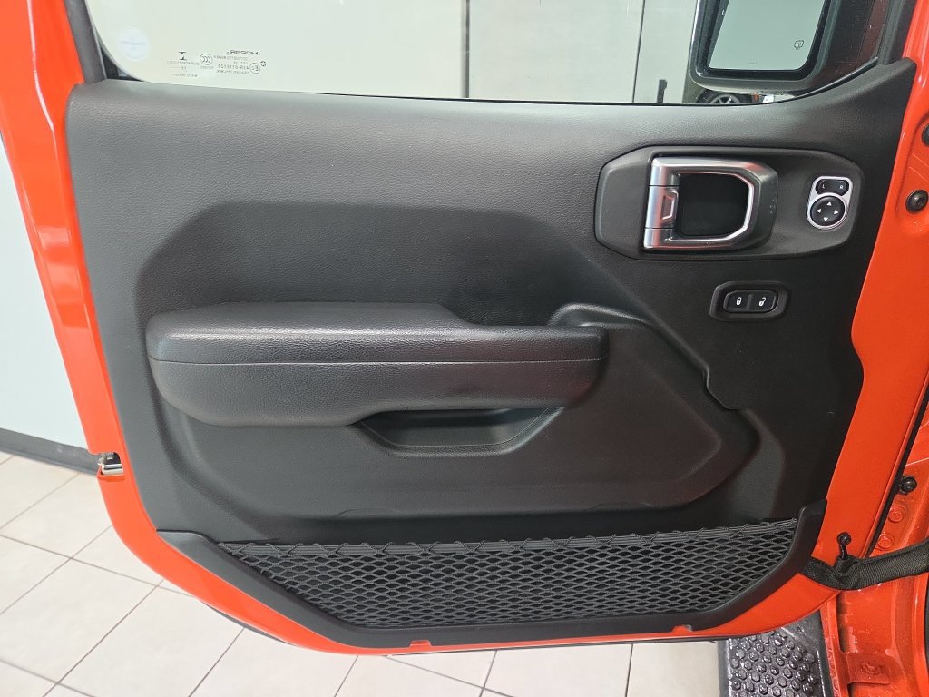 Used 2018 Jeep Wrangler Unlimited Sport S AWD/4WD image 24