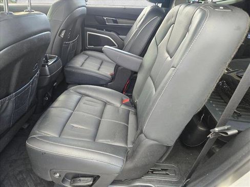 Used 2022 Kia Telluride EX w/ EX Premium Package image 17