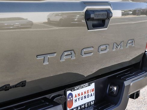 Used 2025 Toyota Tacoma TRD Off-Road AWD/4WD image 12
