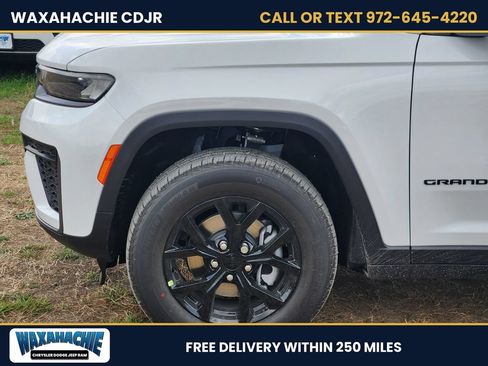 New 2026 Jeep Grand Cherokee Altitude RWD image 7
