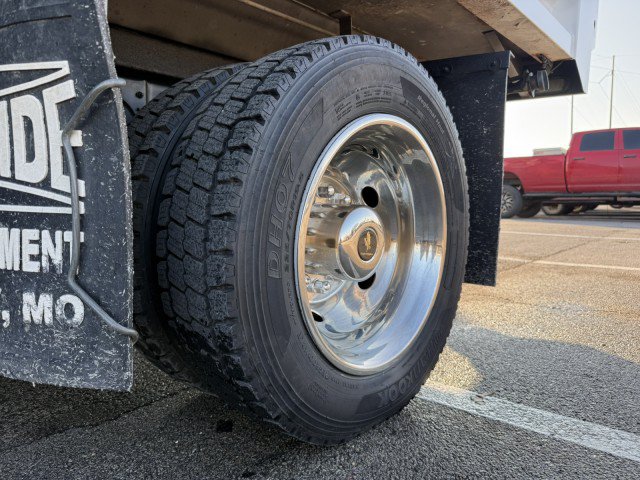 Used 2014 Ford F550 4x4 Regular Cab Super Duty image 15