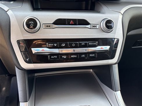 Used 2023 Ford Explorer XLT w/ Equipment Group 202A image 20