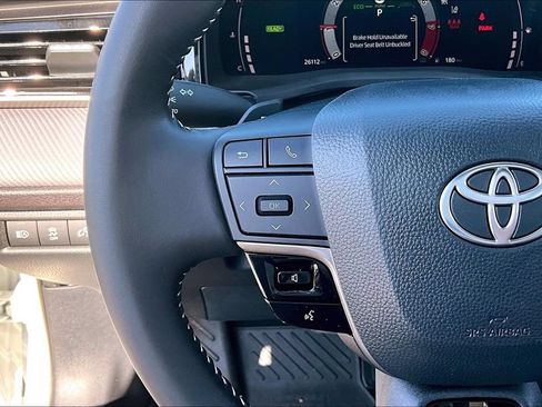 Used 2025 Toyota Camry SE w/ Convenience Package FWD image 11