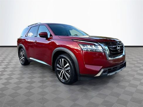 Used 2023 Nissan Pathfinder Platinum image 4