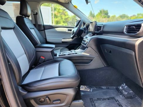 Certified 2023 Ford Explorer XLT w/ Equipment Group 202A AWD/4WD image 11