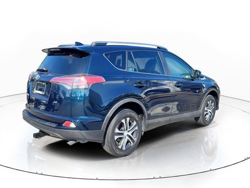 Used 2017 Toyota RAV4 LE image 4