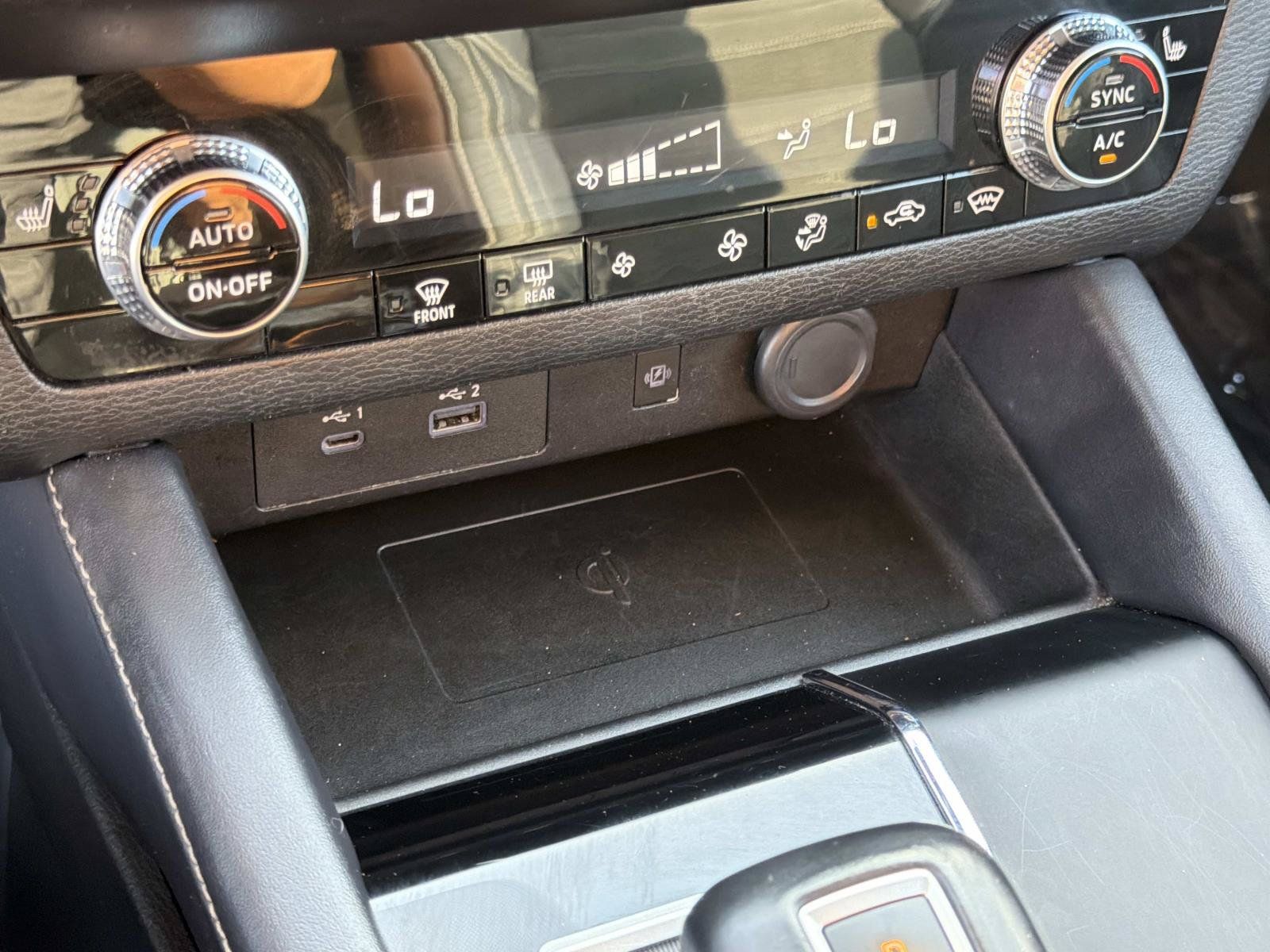 Used 2024 Mitsubishi Outlander AWD image 23