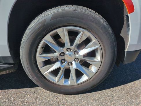 Used 2023 Chevrolet Suburban Premier image 25