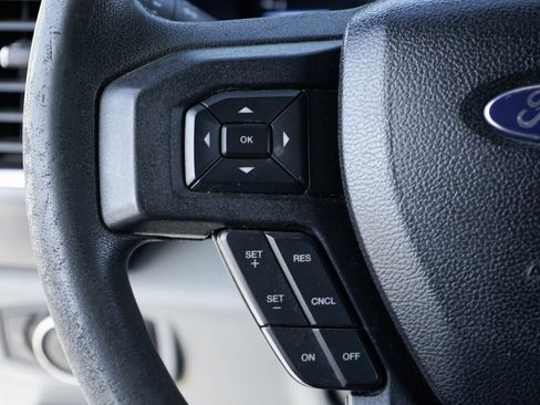 Used 2017 Ford F550 2WD Regular Cab Super Duty image 30