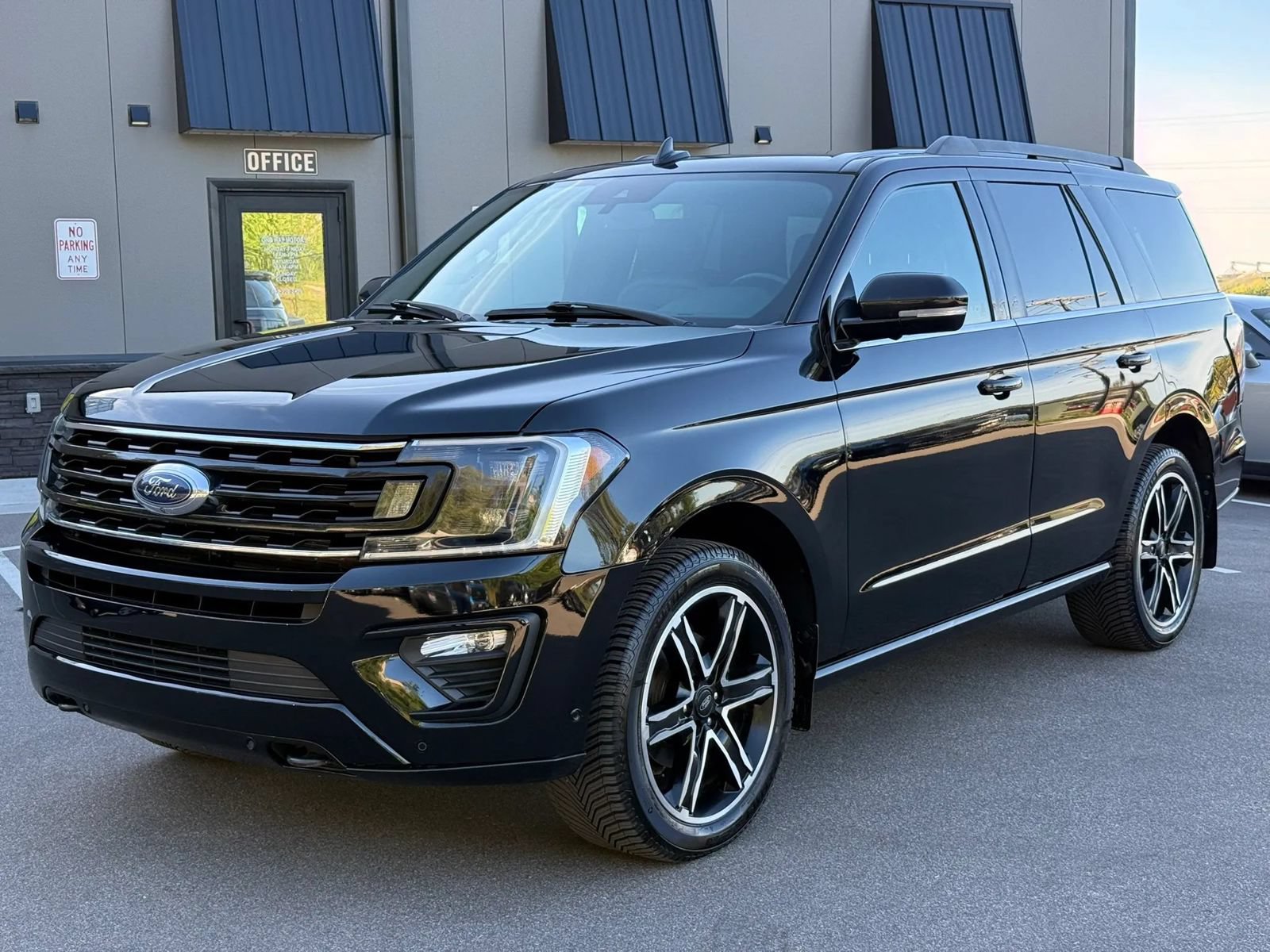 Used 2020 Ford Expedition Limited w/ Equipment Group 303A AWD/4WD image 1