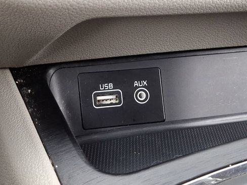 Used 2018 Kia Sedona LX w/ LX Essentials Premium Package FWD image 24