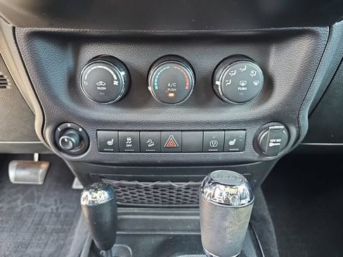 Used 2018 Jeep Wrangler Sahara AWD/4WD image 26