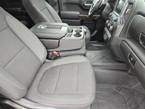 Used 2022 Chevrolet Silverado 1500 LT w/ Bed Protection Package image 9