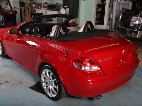 Used 2005 Mercedes-Benz SLK 350 w/ Entertainment Pkg image 32
