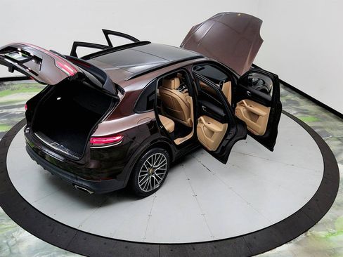 Used 2020 Porsche Cayenne AWD/4WD image 39