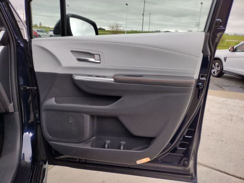 Used 2021 Toyota Sienna XSE AWD/4WD image 33