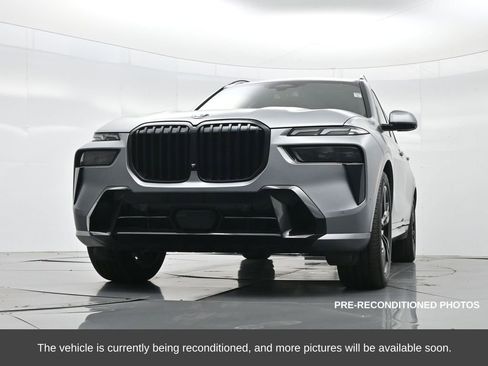 Used 2023 BMW X7 xDrive40i w/ Executive Package image 49